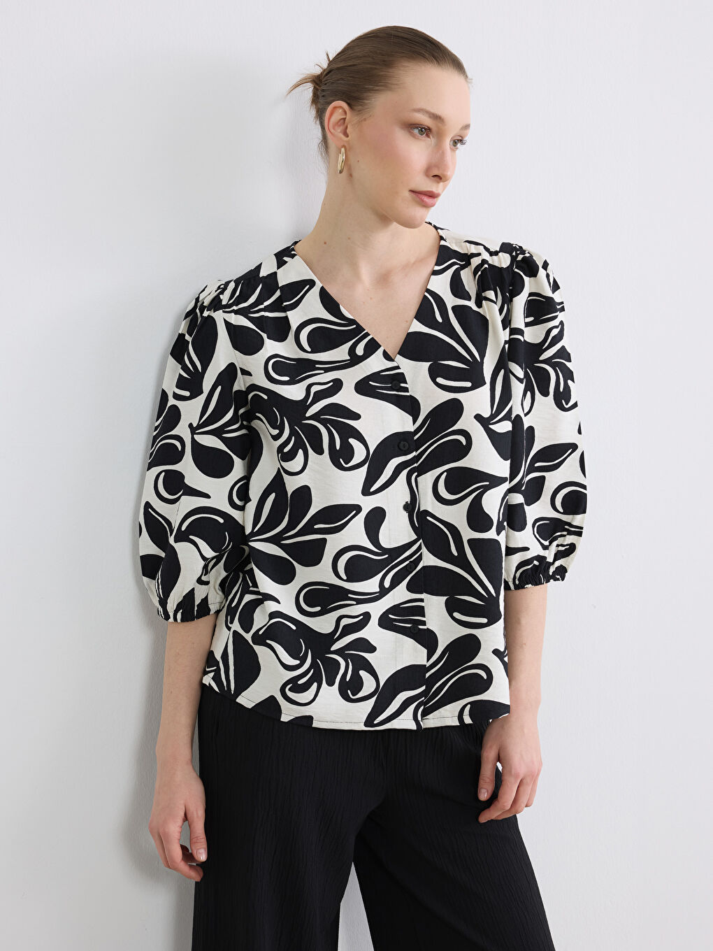 V Yaka Desenli Balon Kollu Bluz