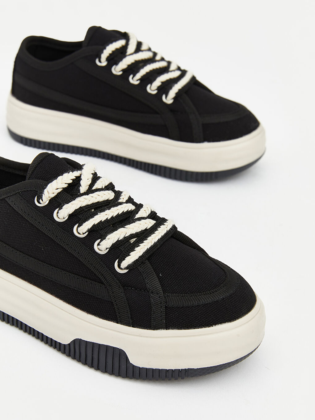 Siyah Bağcıklı Kalın Tabanlı Kız Çocuk Spor Ayakkabı-2