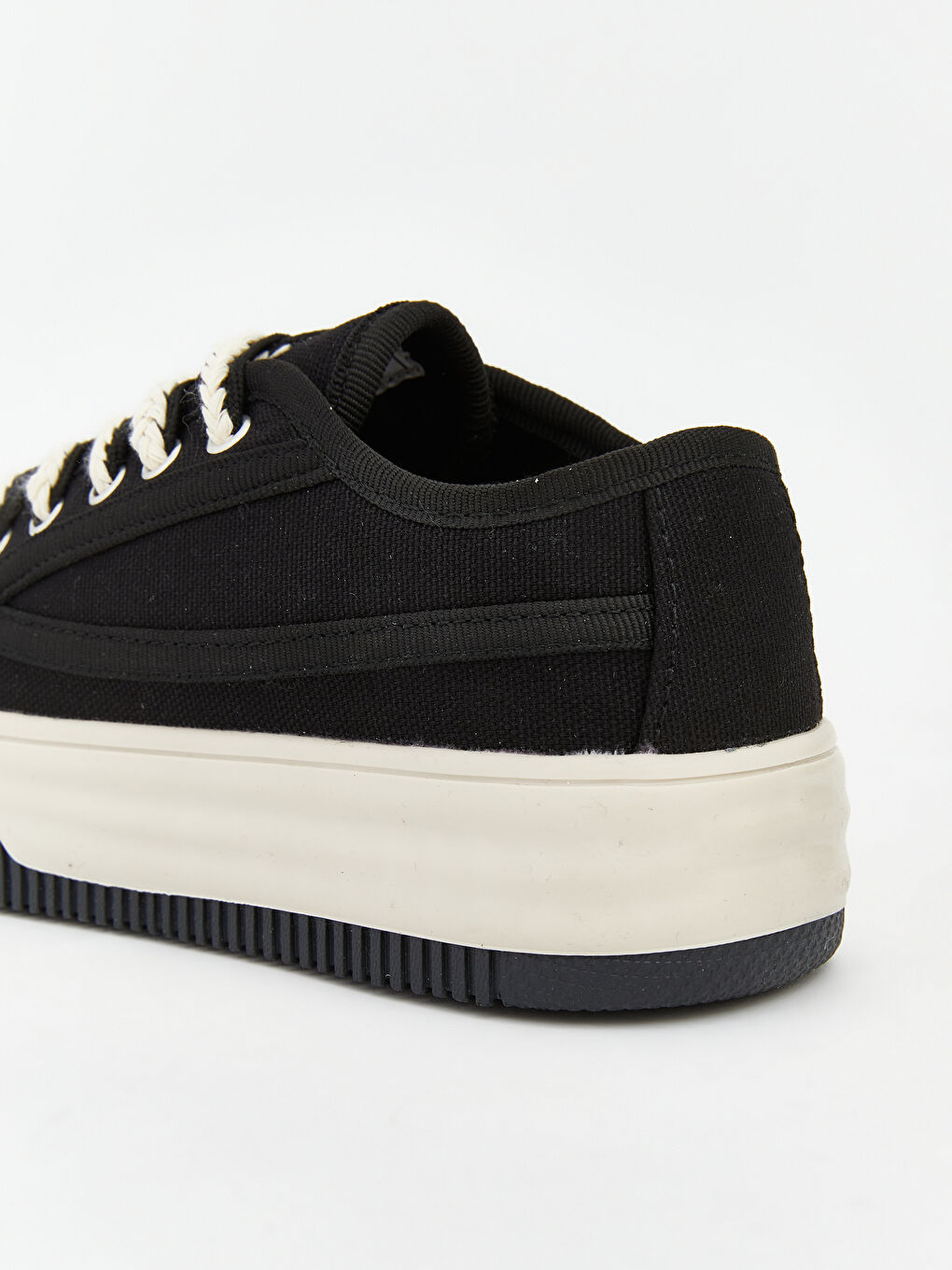 Siyah Bağcıklı Kalın Tabanlı Kız Çocuk Spor Ayakkabı-4