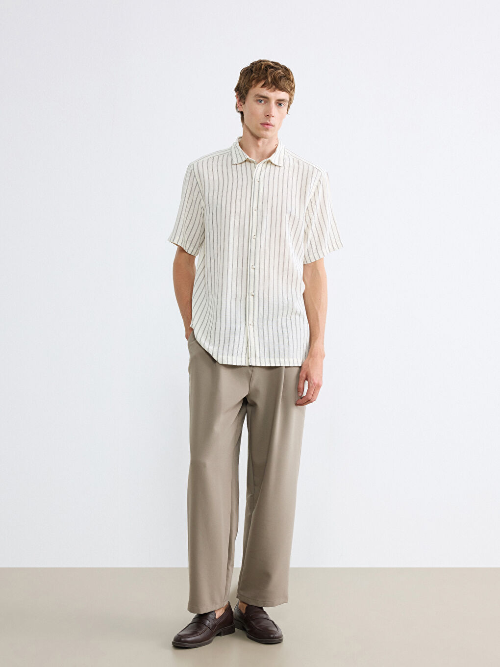 Мъж Екрю Риза-1