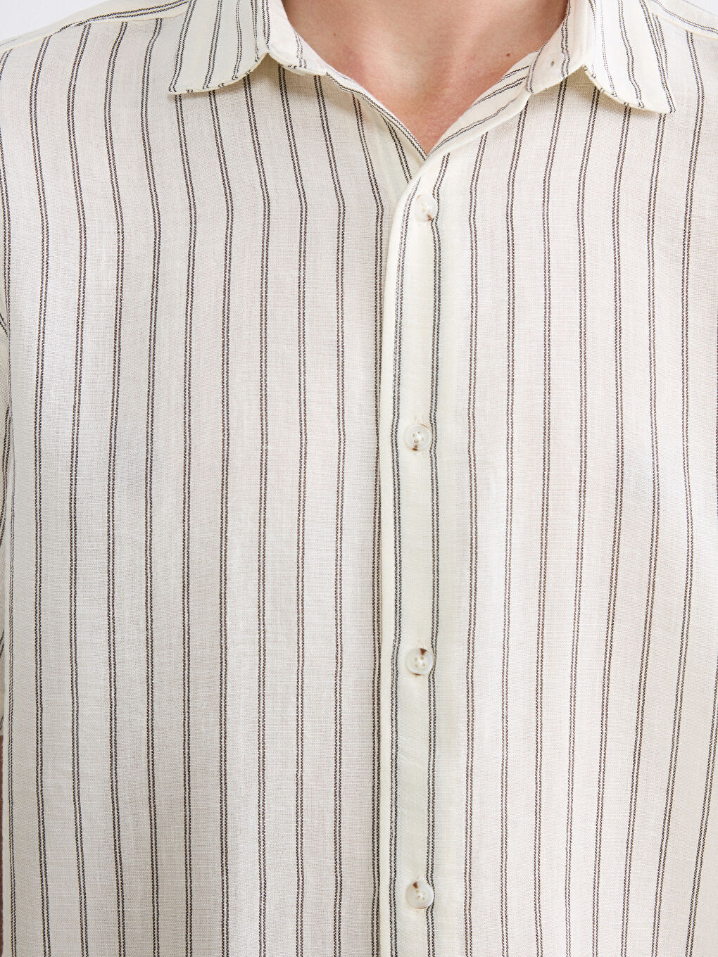 Мъж Екрю Риза-2