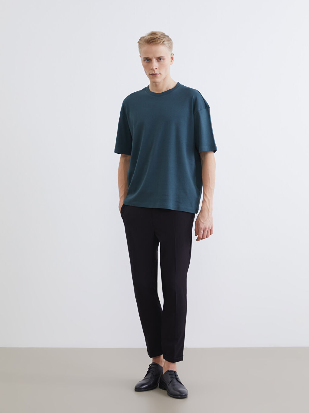 Ерлерге арналған дөңгелек жағалы футболка-1