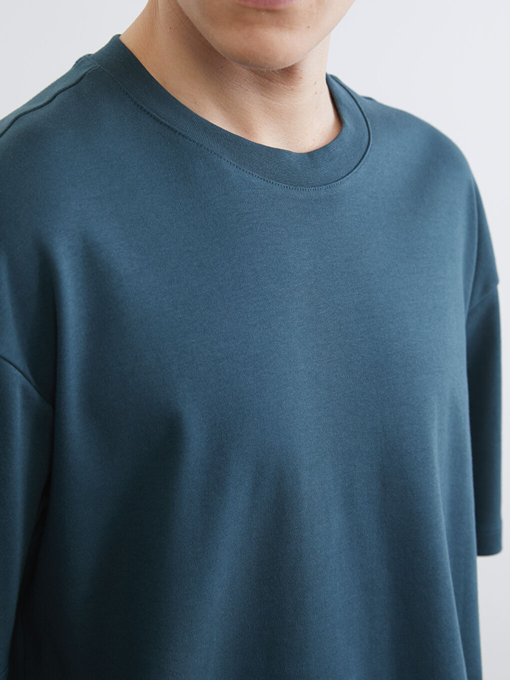 Ерлерге арналған дөңгелек жағалы футболка-2