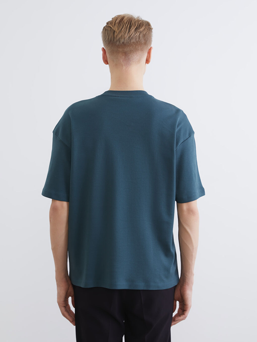 Ерлерге арналған дөңгелек жағалы футболка-3