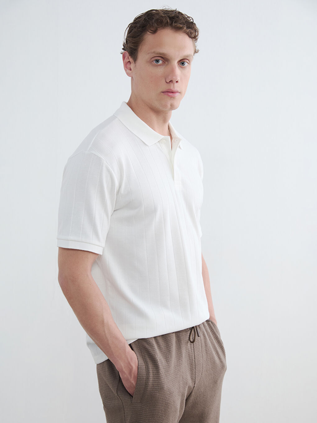 Beyaz Polo Yaka Çizgili Erkek Tişört-1