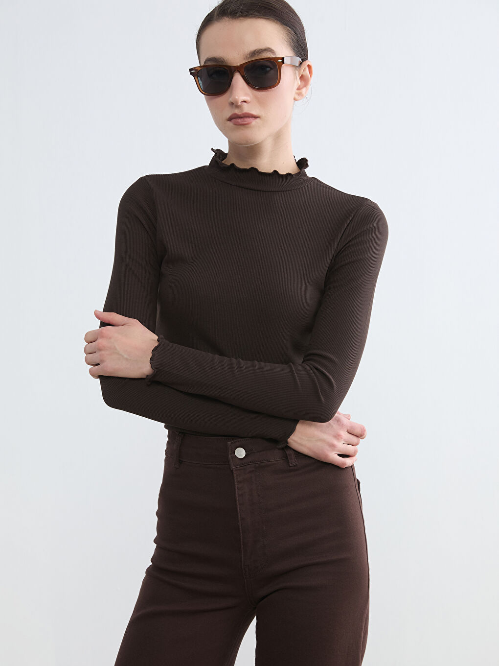 Kahverengi Fırfırlı Dik Yaka Kadın Body