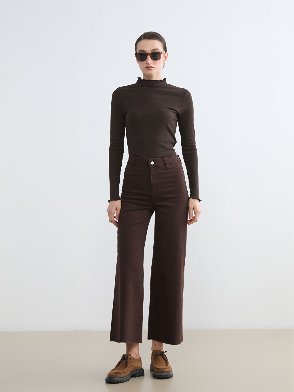 Kahverengi Fırfırlı Dik Yaka Kadın Body-2