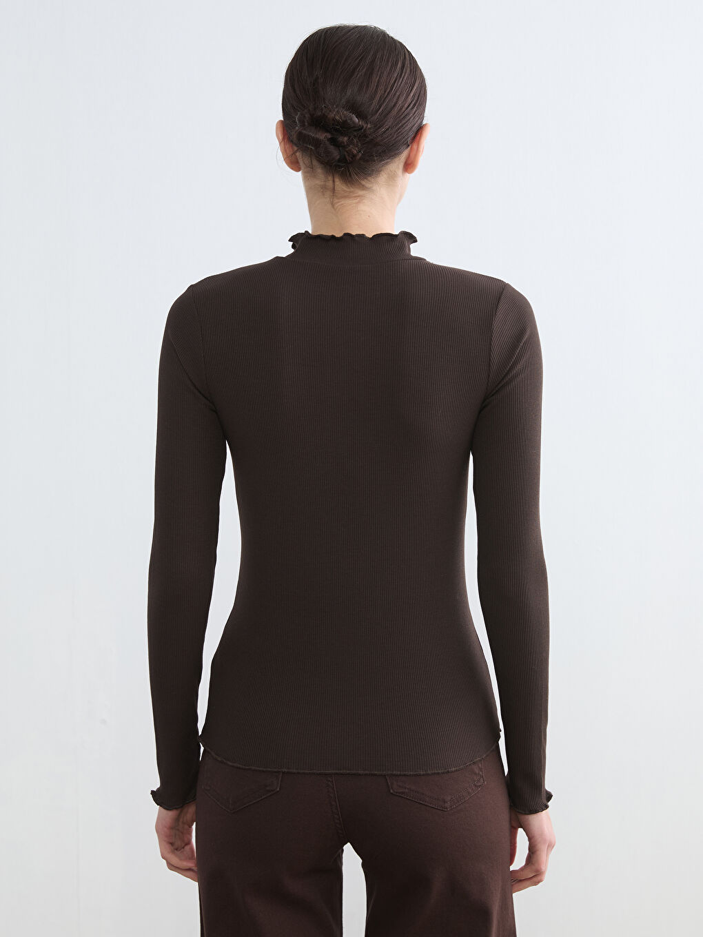 Kahverengi Fırfırlı Dik Yaka Kadın Body-4