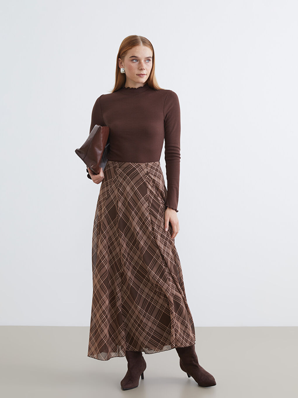 Kahverengi Fırfırlı Dik Yaka Kadın Body-1