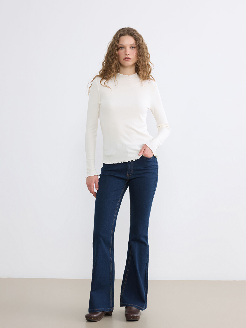 Ekru Fırfırlı Dik Yaka Kadın Body-1