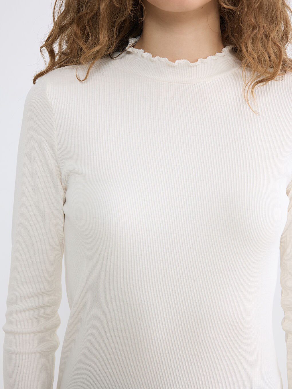 Ekru Fırfırlı Dik Yaka Kadın Body-2