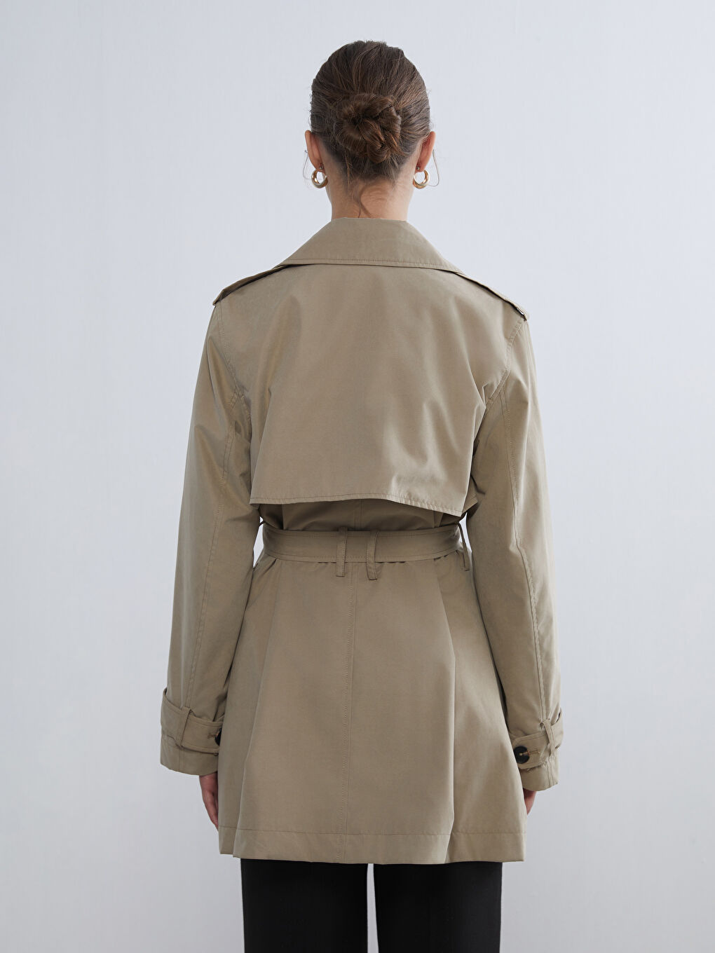 Bej Kruvaze Yaka Kadın Trençkot-4