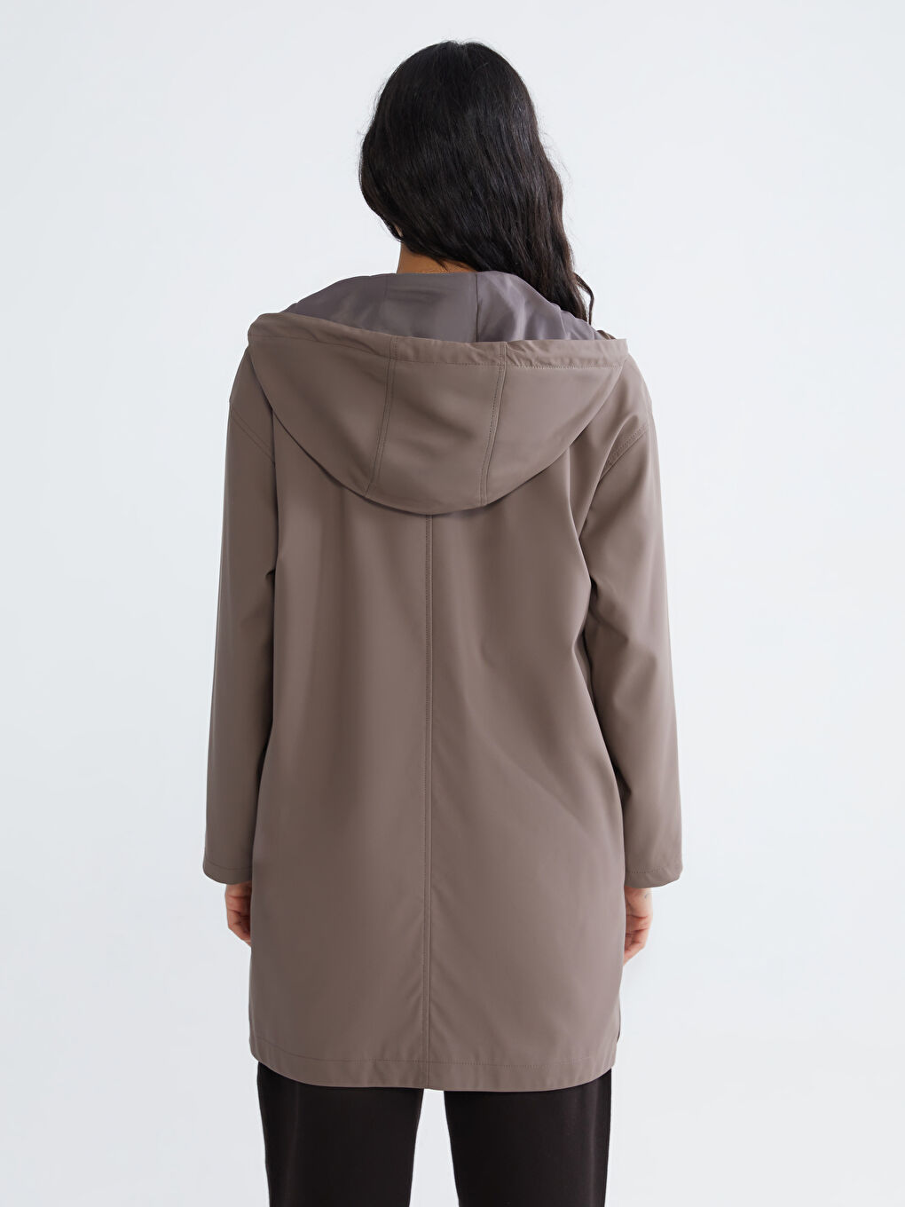Kahverengi Kapüşonlu Kadın Yağmurluk-3
