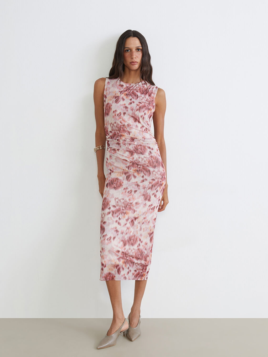 მრგვალი საყელო ტაი-დაი მოჩითული ბოდიკონი კაბა-1