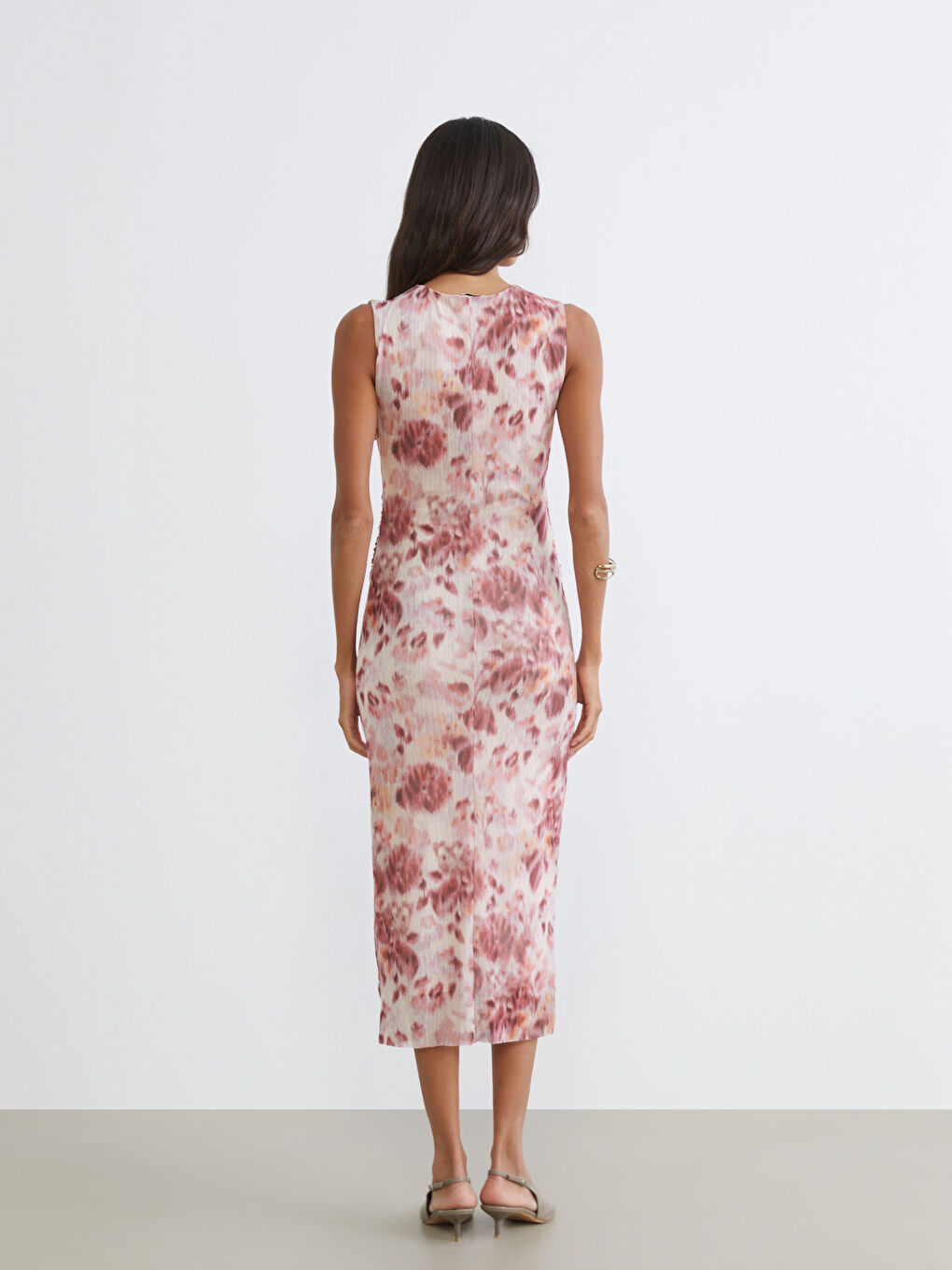 მრგვალი საყელო ტაი-დაი მოჩითული ბოდიკონი კაბა-3