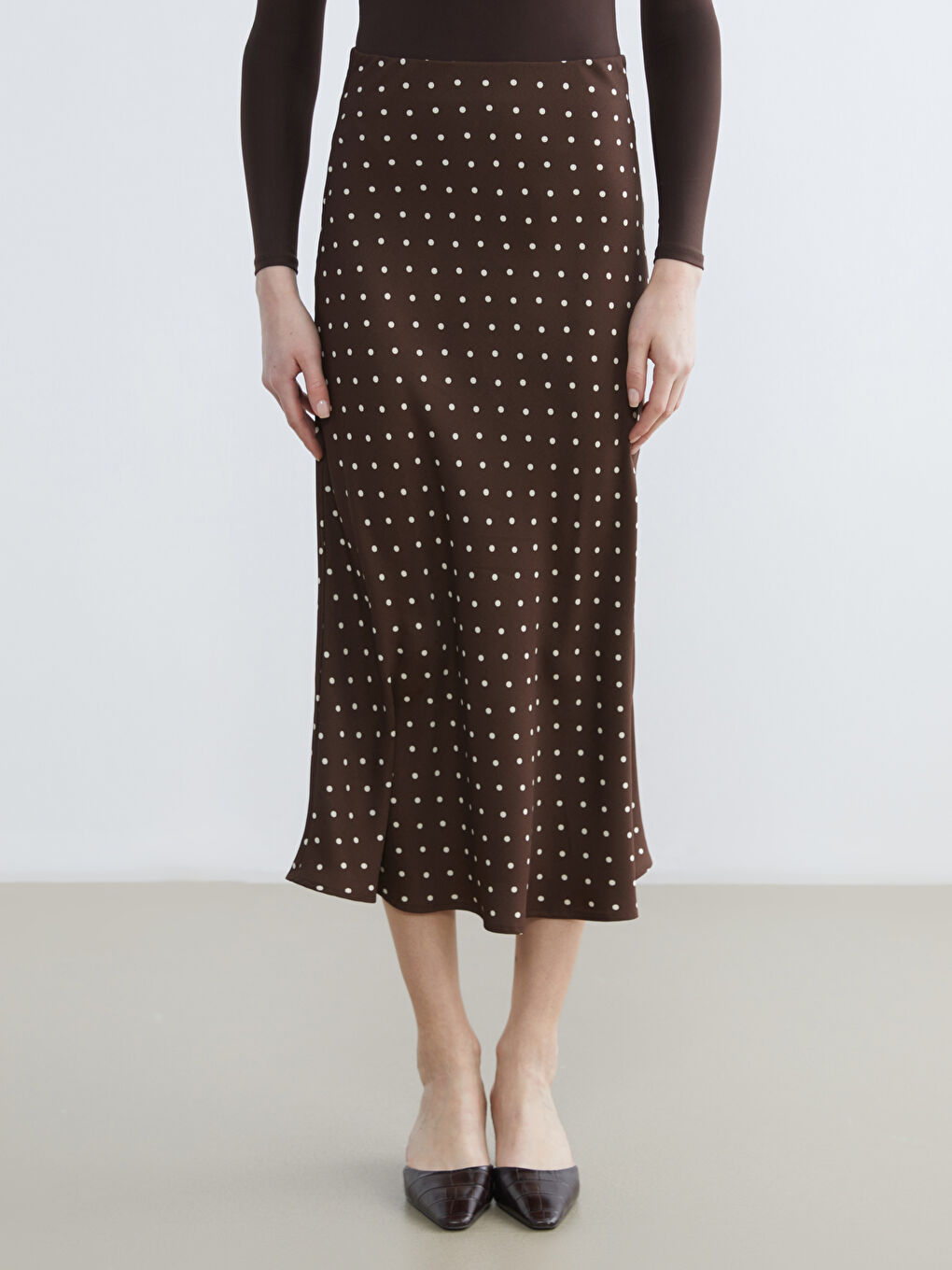 ქალი ყავისფერი ქვედაბოლო-1