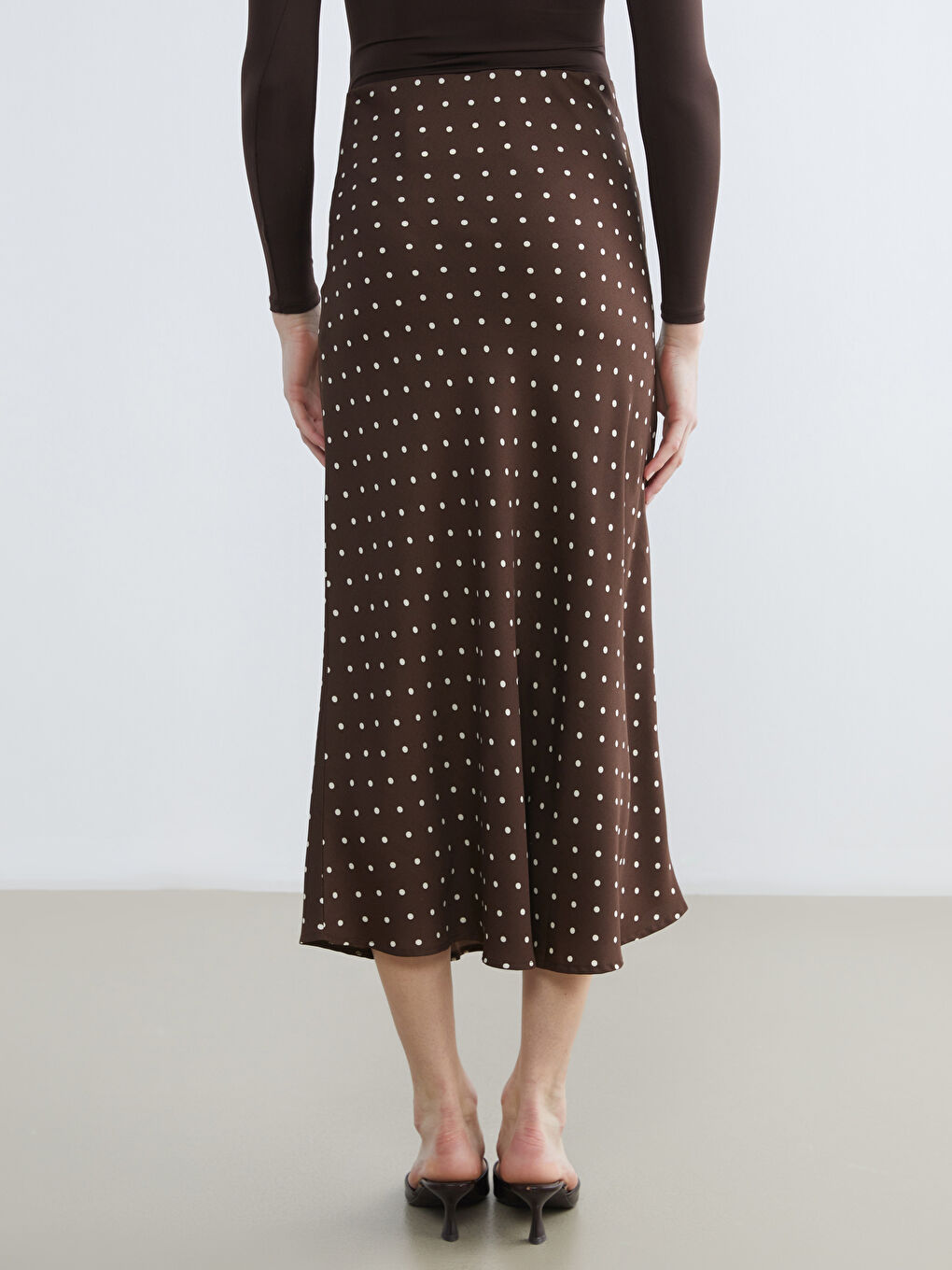 ქალი ყავისფერი ქვედაბოლო-3