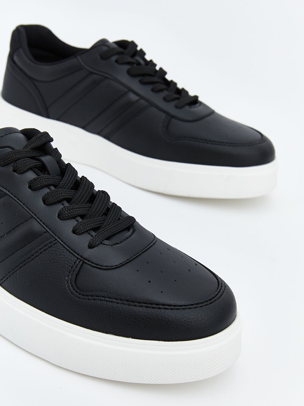 Siyah Deri Görünümlü Erkek Spor Ayakkabı-2