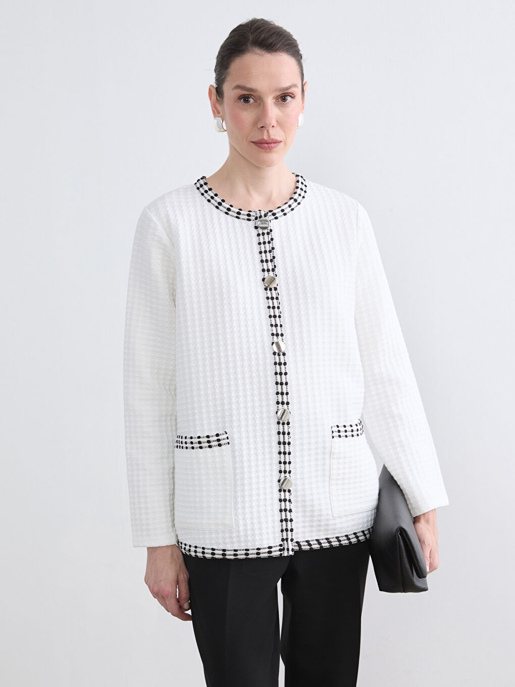 Beyaz Bisiklet Yaka Dokulu Kadın Hırka