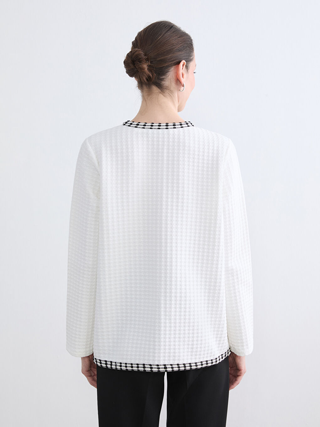 Beyaz Bisiklet Yaka Dokulu Kadın Hırka-3