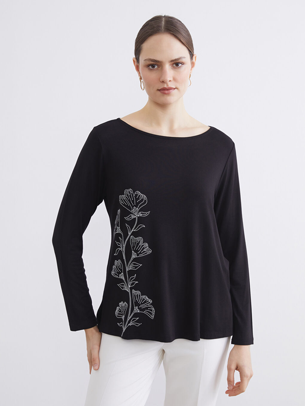 Siyah Bisiklet Yaka Taşlı Kadın Tişört