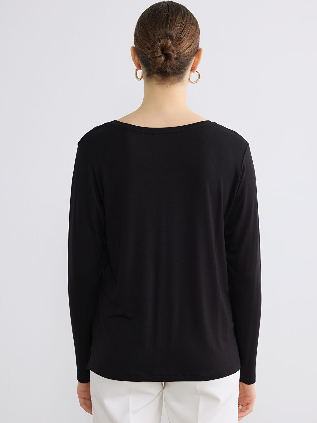 Siyah V Yaka Kadın Tişört-3