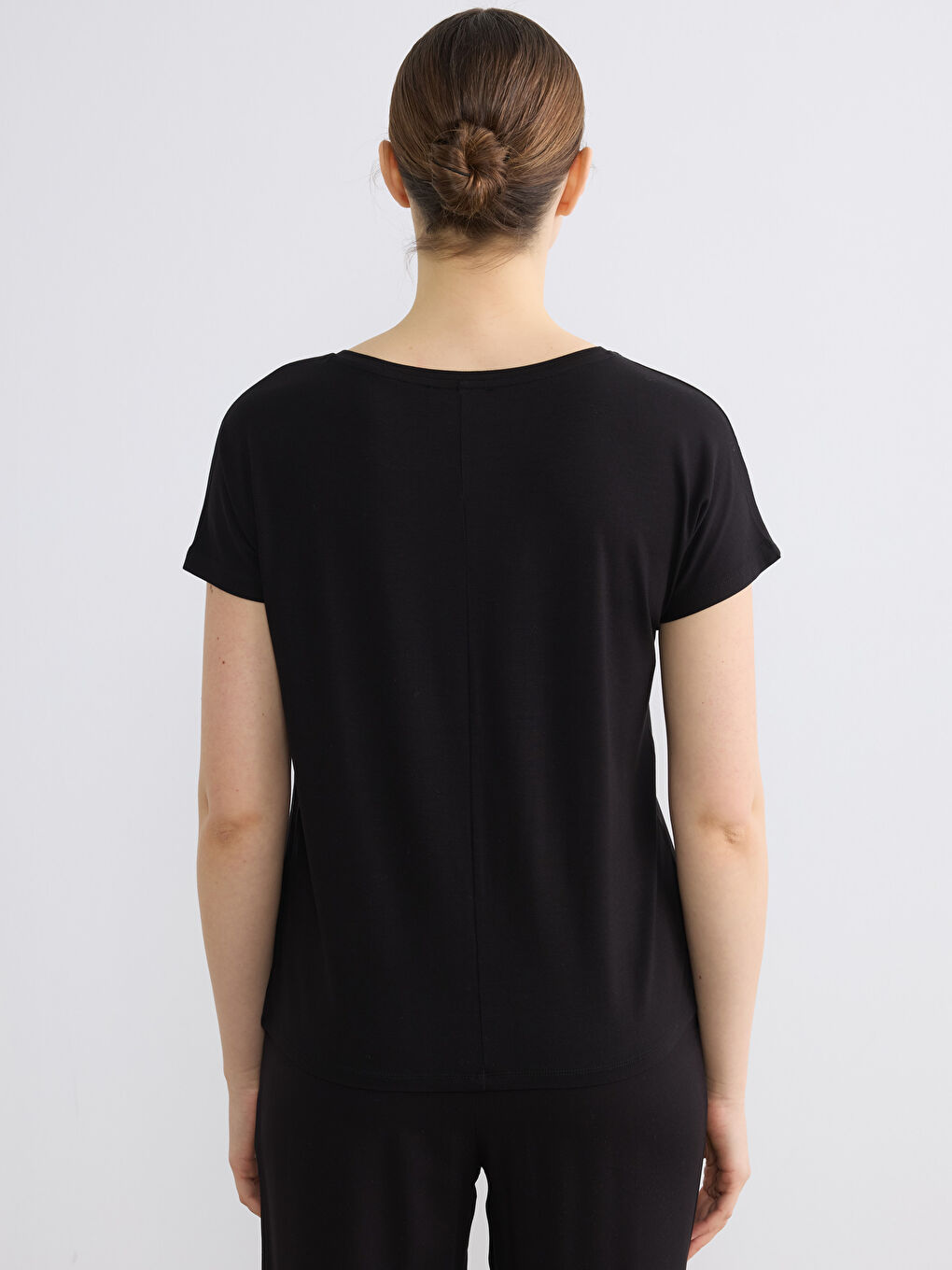 Siyah Bisiklet Yaka Baskılı Kadın Tişört-3