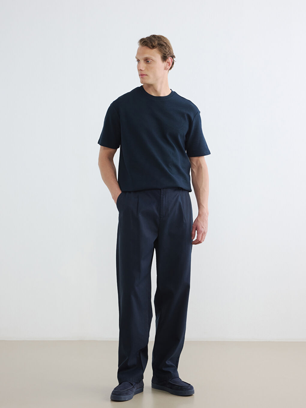 Мъжка тениска с обло деколте-1