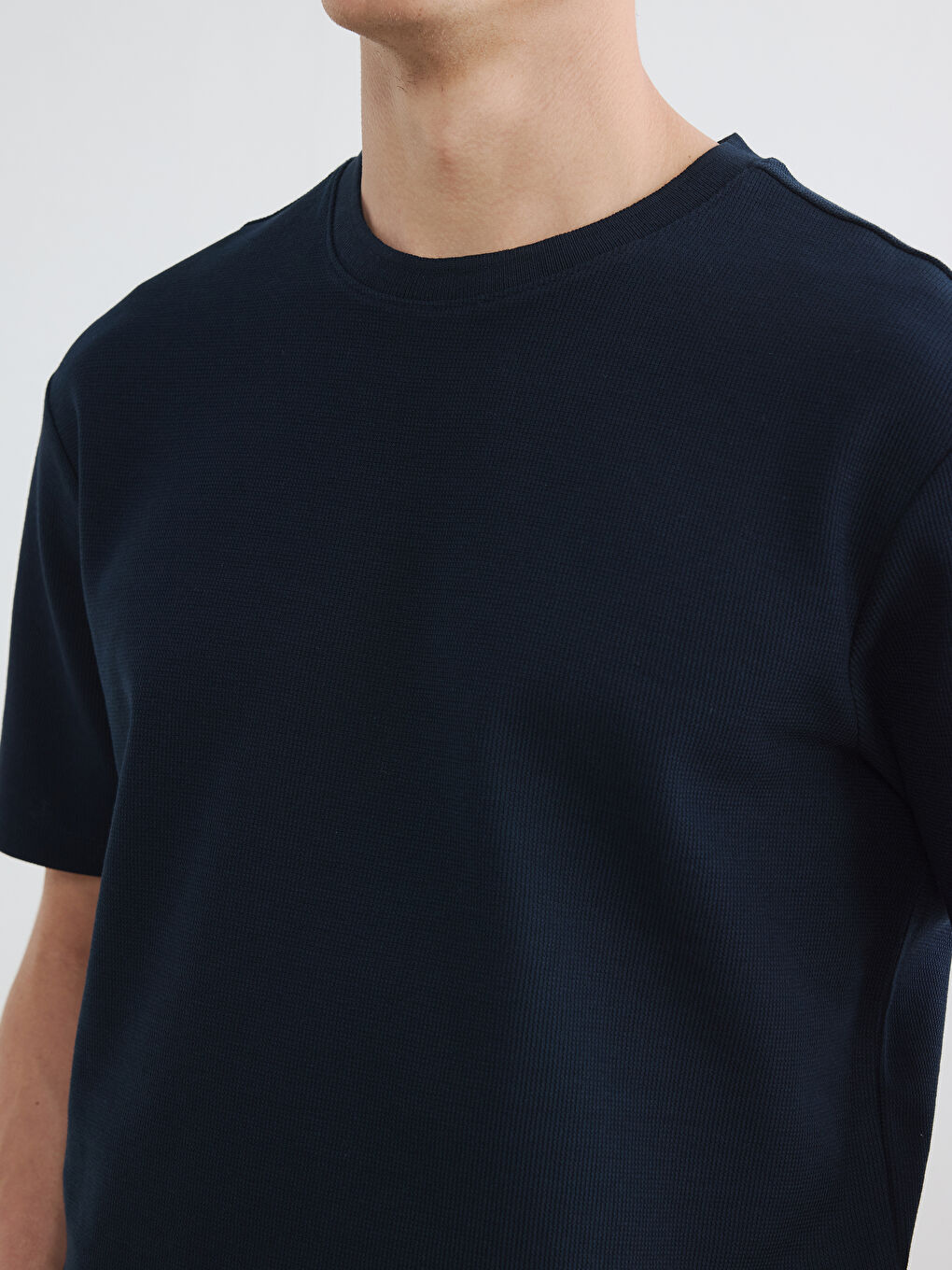 Мъжка тениска с обло деколте-2