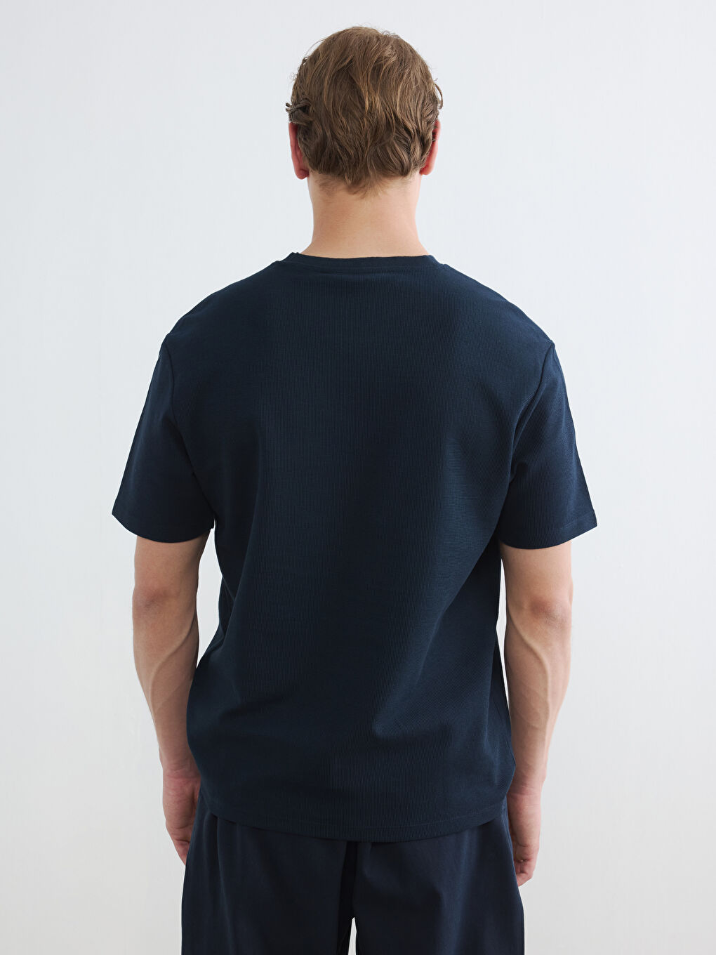 Мъжка тениска с обло деколте-3