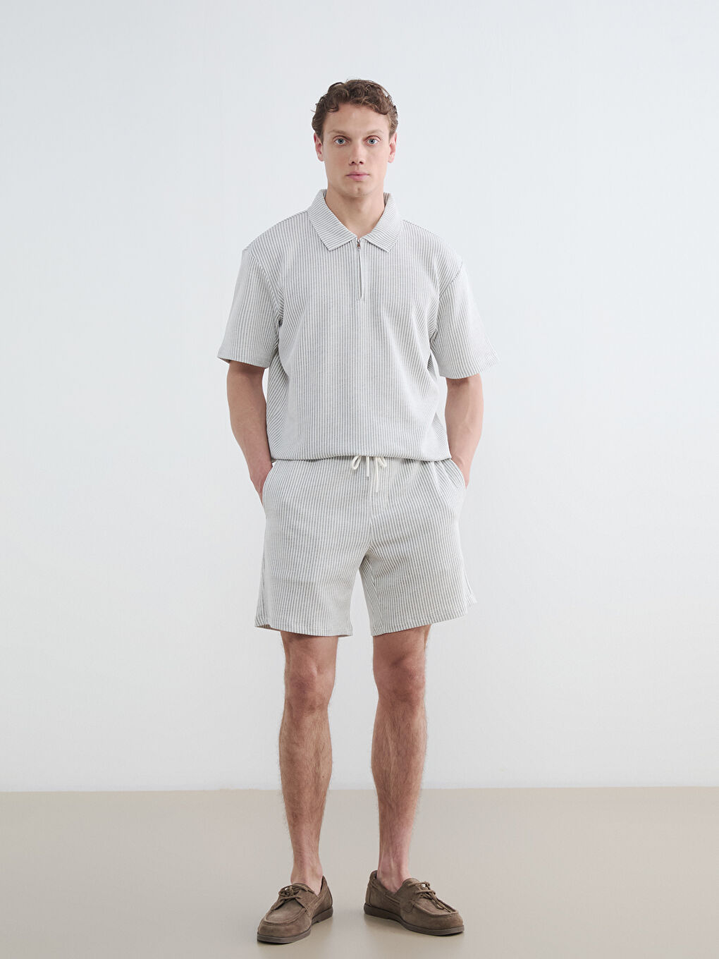 Gri Polo Yaka Çizgili Erkek Tişört-1