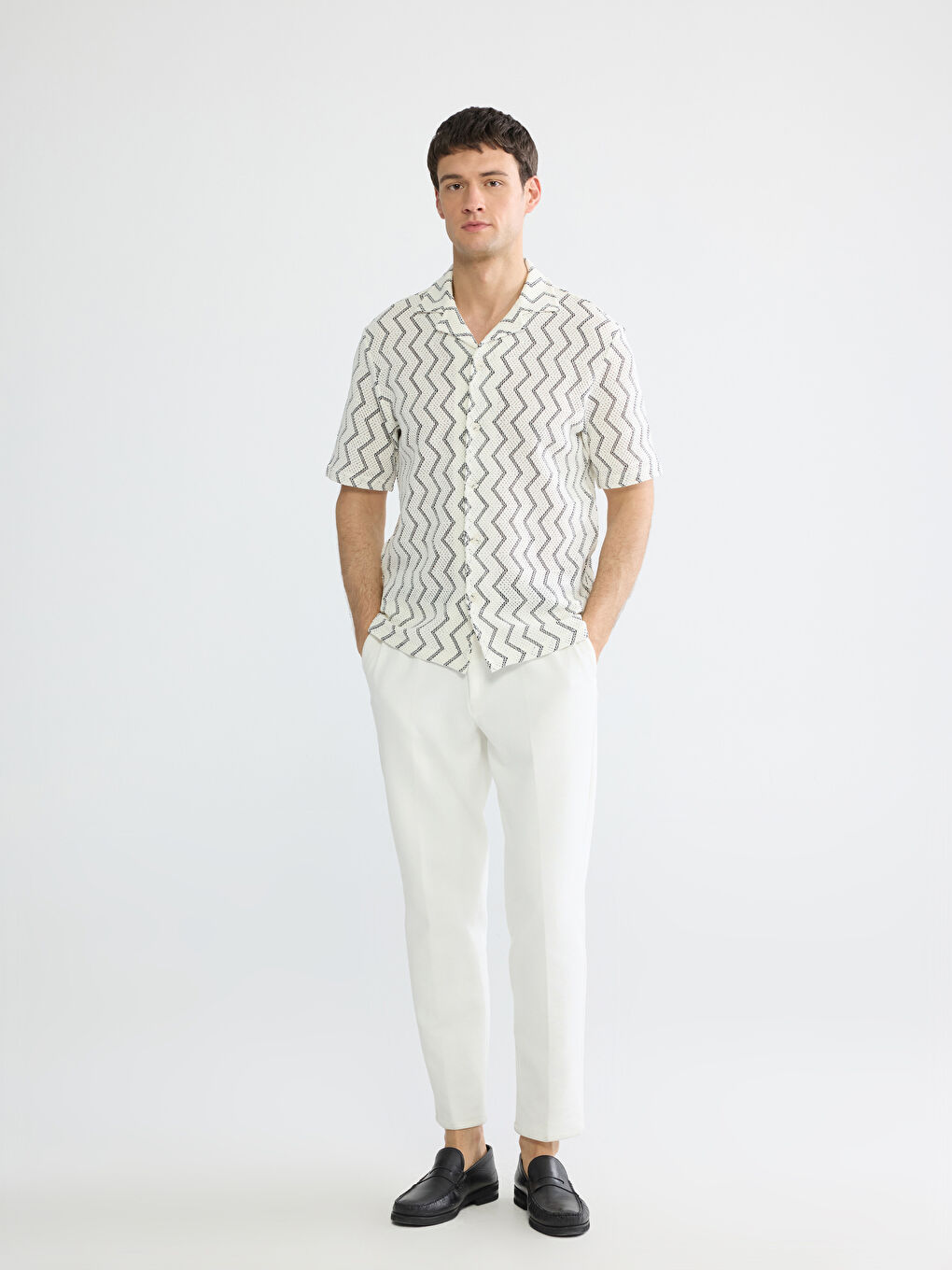 მამაკაცები შავი პერანგი-1