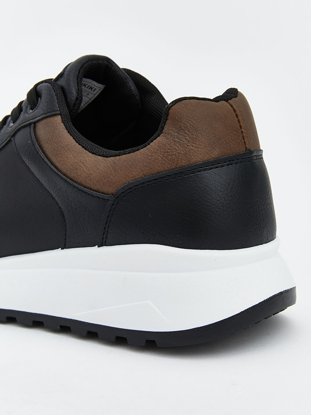 پێڵاوی وەرزشی ڕه‌ش پیاو-4