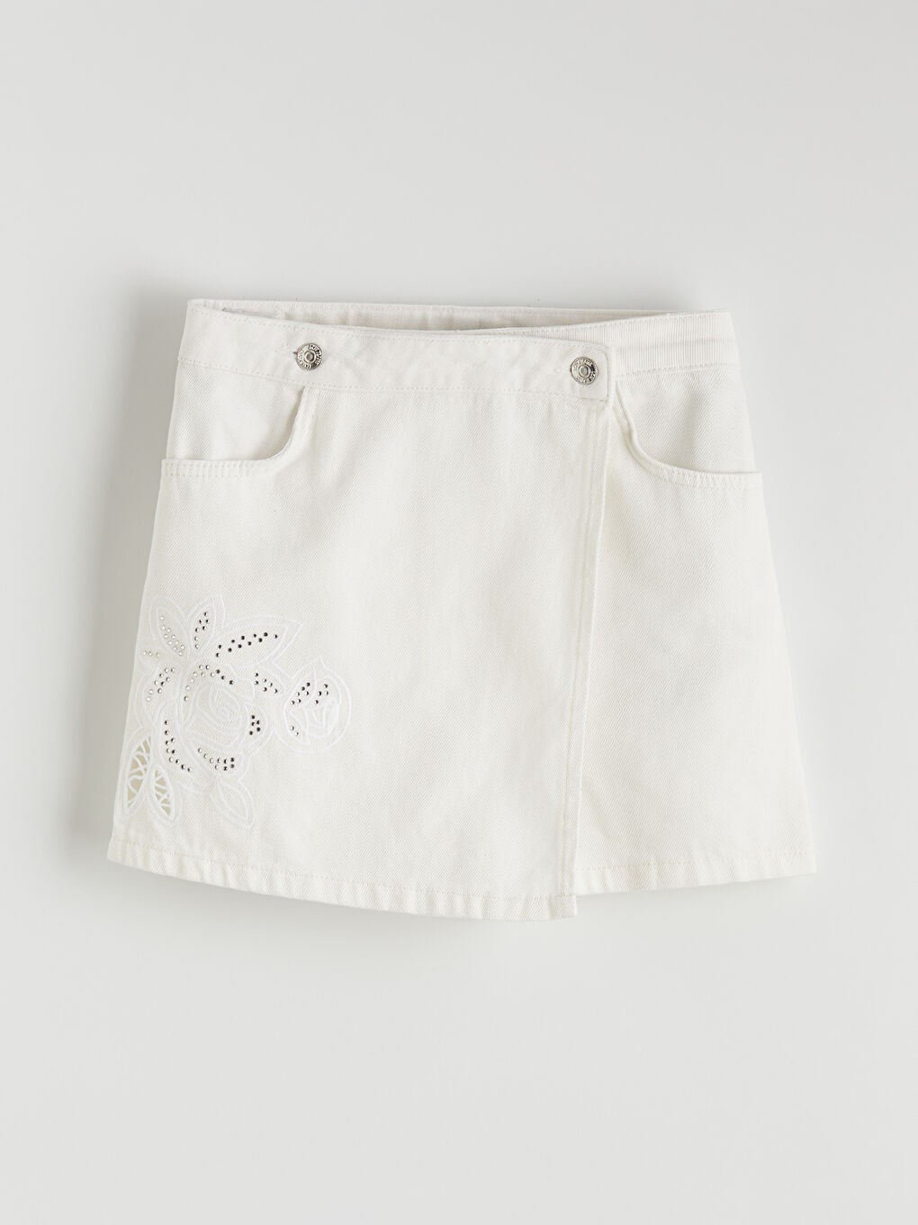 شورت خارجي بيج فاتح / ايكرو فتاة