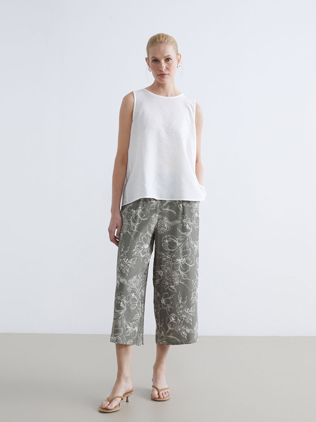 Haki Beli Lastikli Çiçekli Kadın Kapri