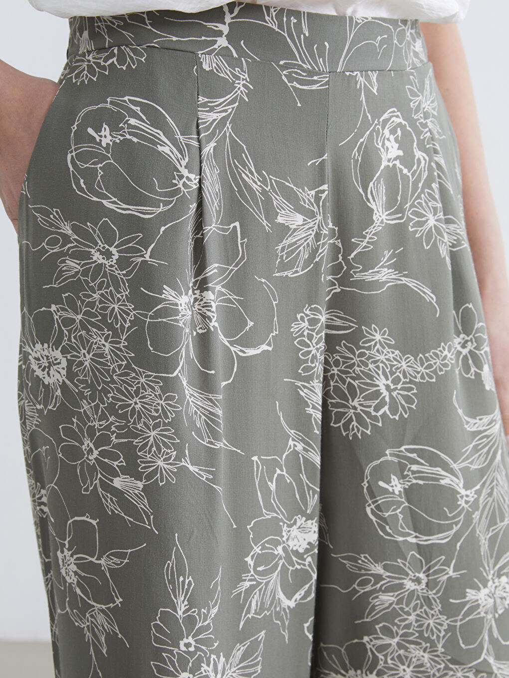 Haki Beli Lastikli Çiçekli Kadın Kapri-2