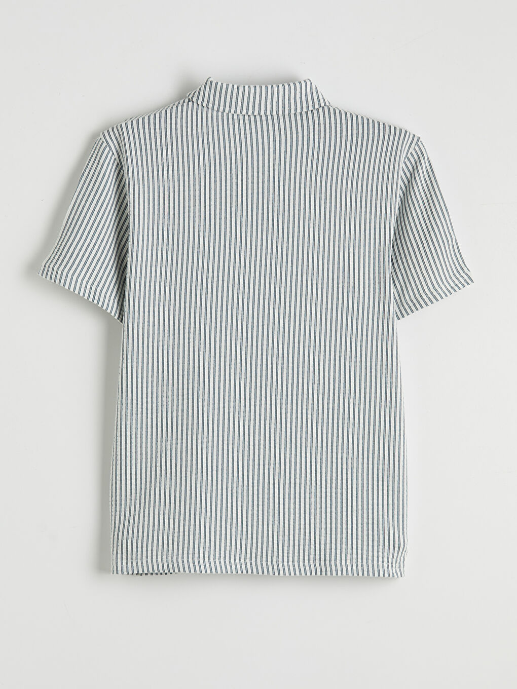 Футболка мужская с полосатым узором и воротником-поло-5