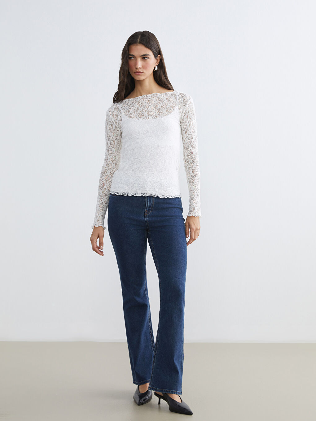 Beyaz Kayık Yaka Dantelli Bluz-1