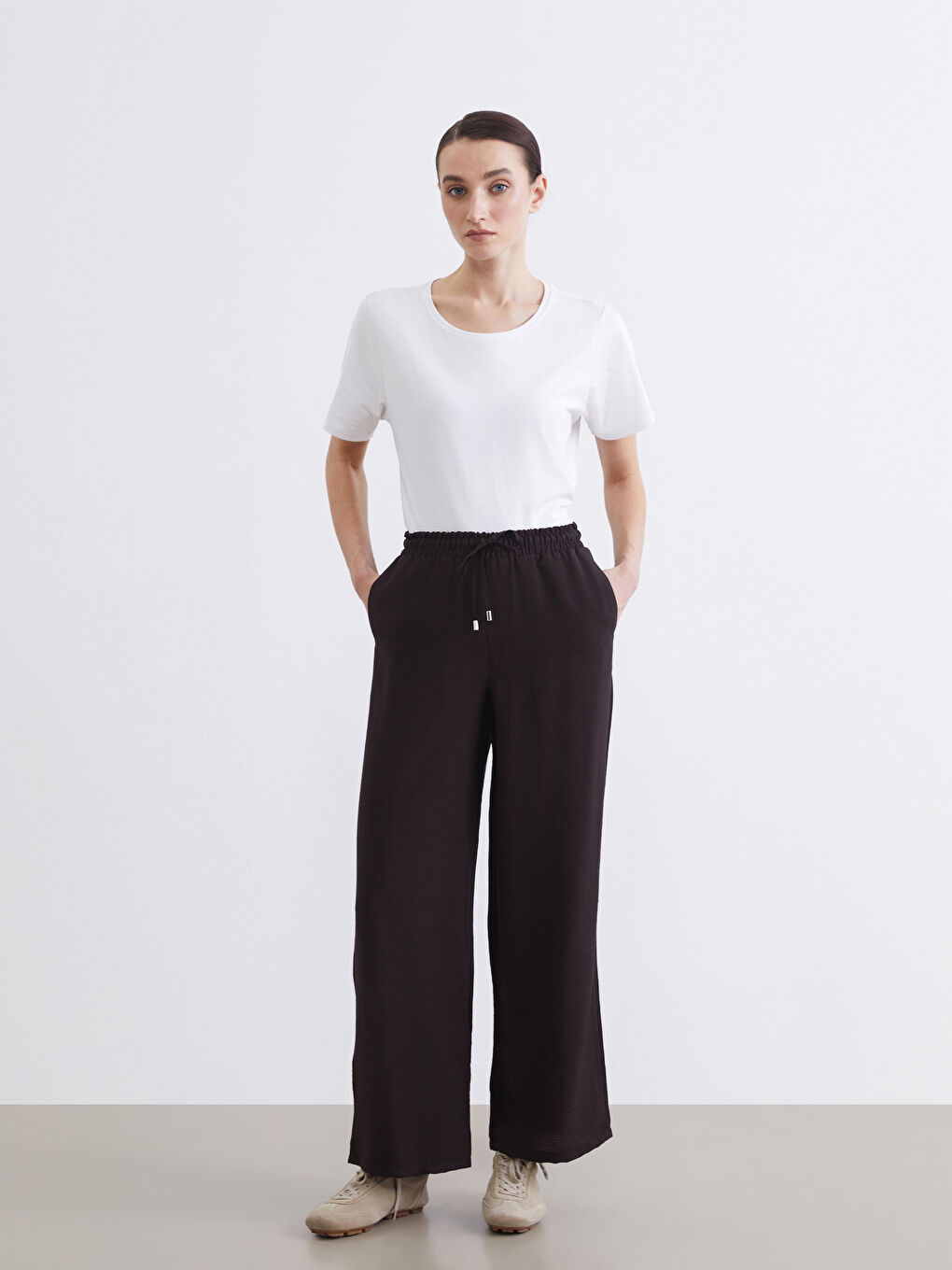 پانتۆڵ قاوه‌یی ژن