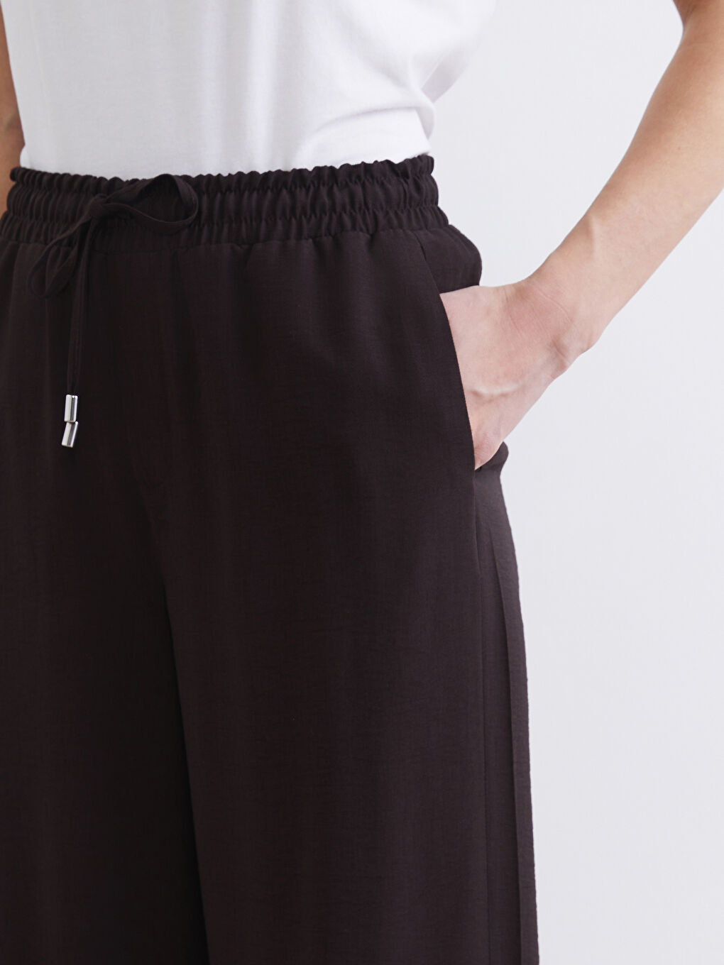 پانتۆڵ قاوه‌یی ژن-2