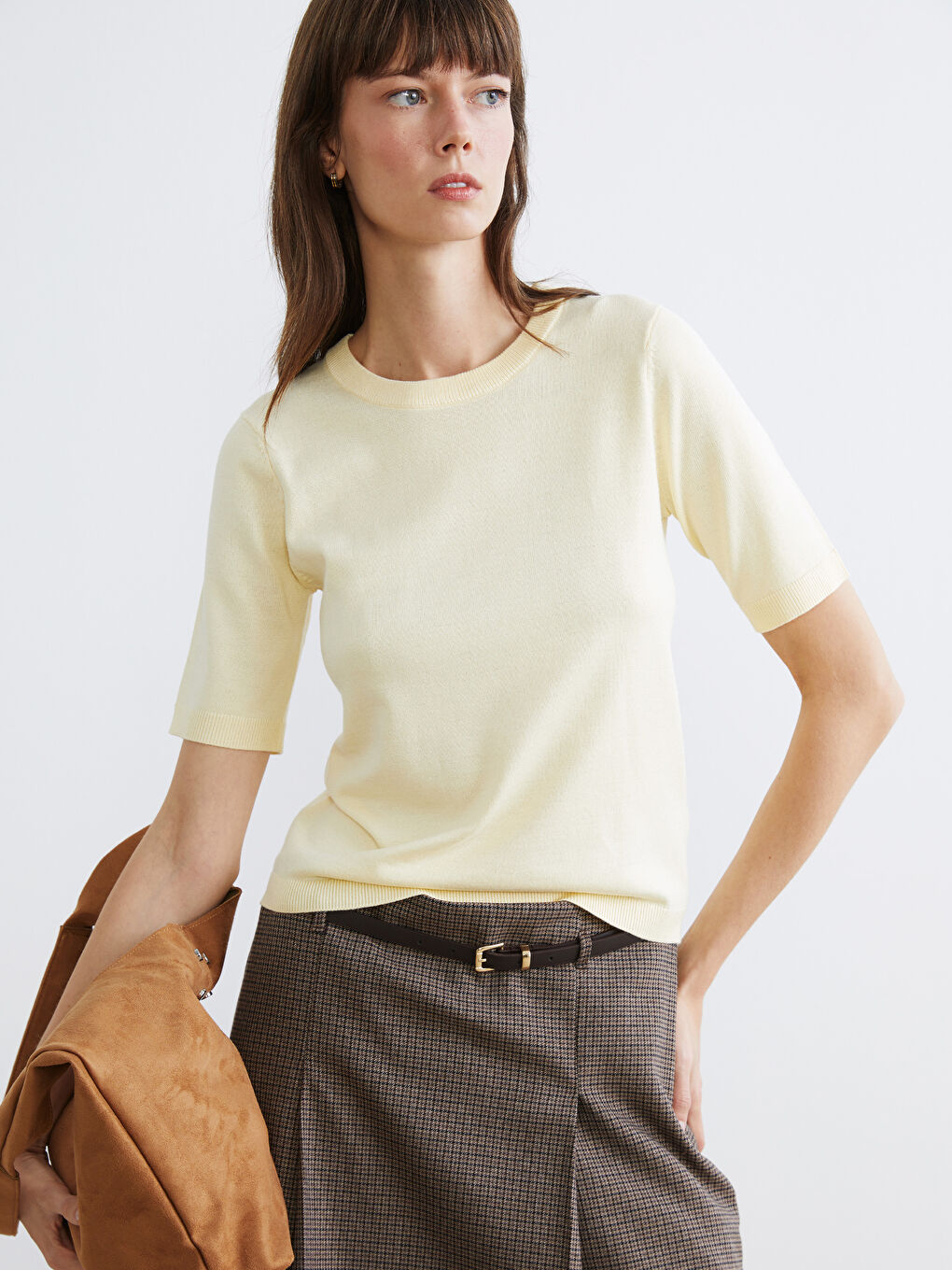 ქალთა მრგვალი საყელო ნაქსოვი სვიტერი