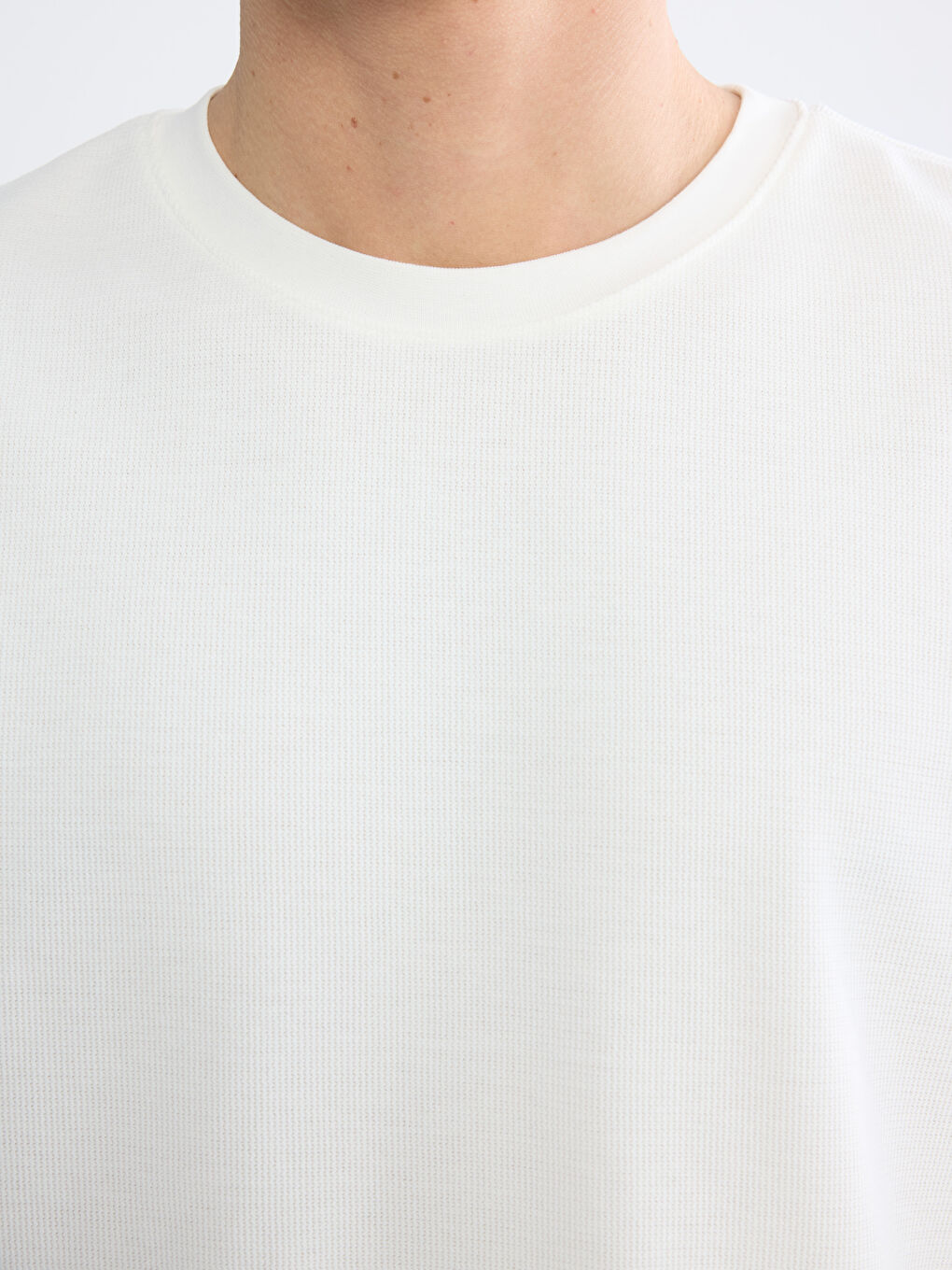 Beyaz Bisiklet Yaka Erkek Tişört-2