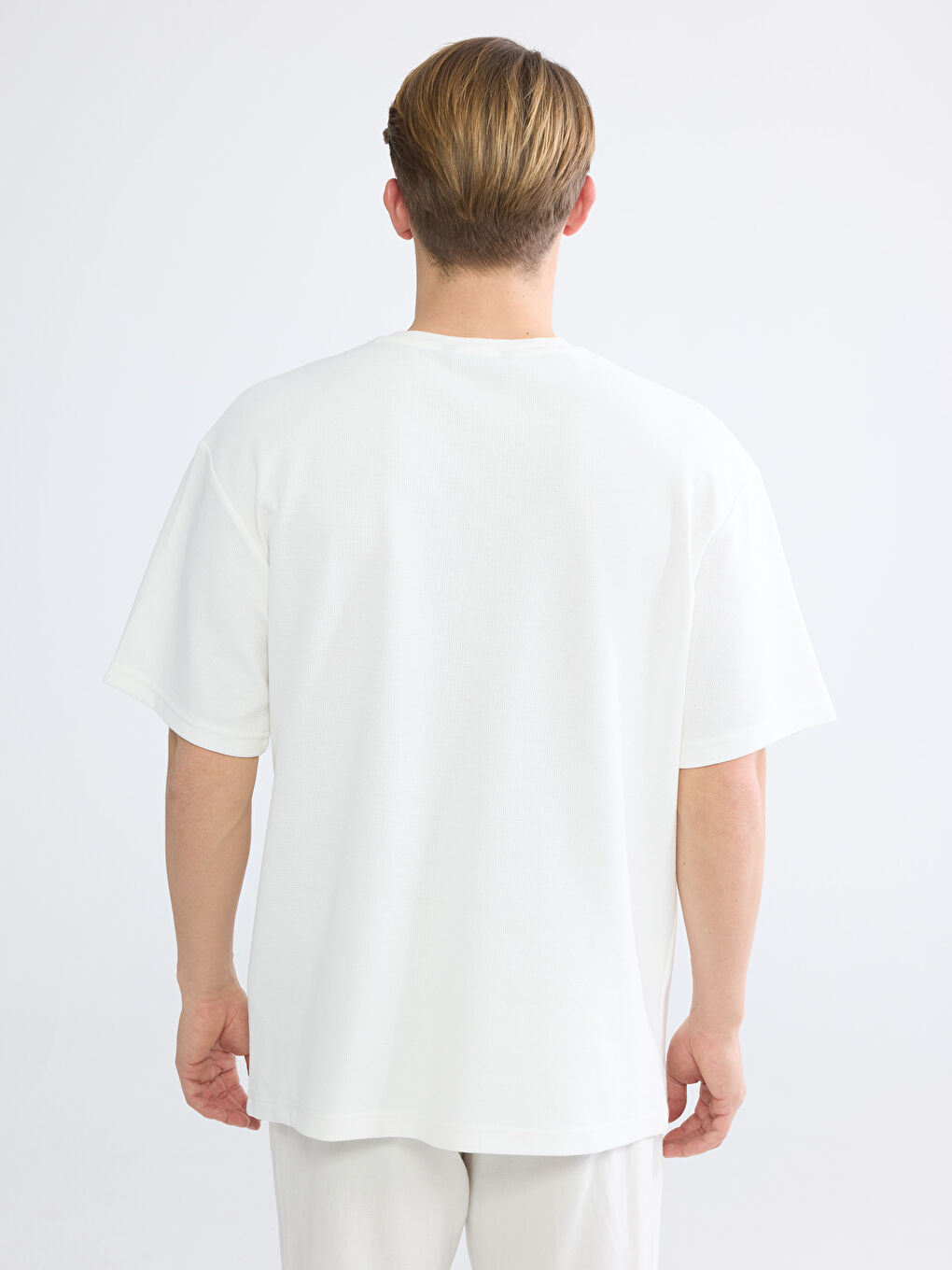 Beyaz Bisiklet Yaka Erkek Tişört-4