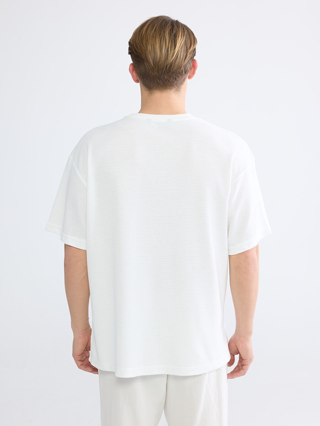 Beyaz Bisiklet Yaka Nakışlı Penye Erkek Tişört-3