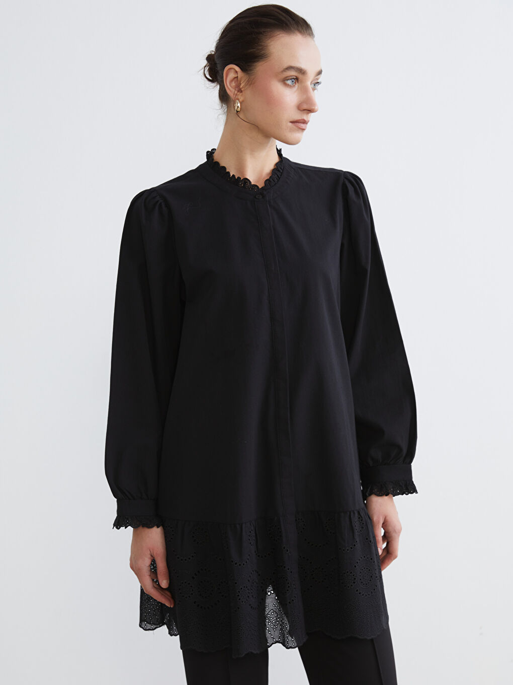 Siyah Fırfırlı Hakim Yaka Kadın Gömlek Tunik