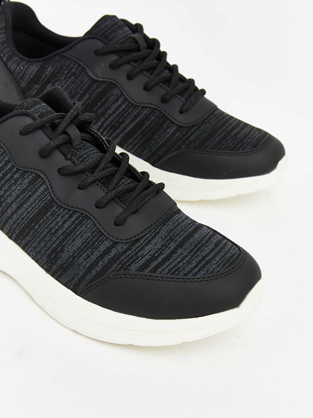 Siyah Bağcıklı Erkek Spor Ayakkabı-1