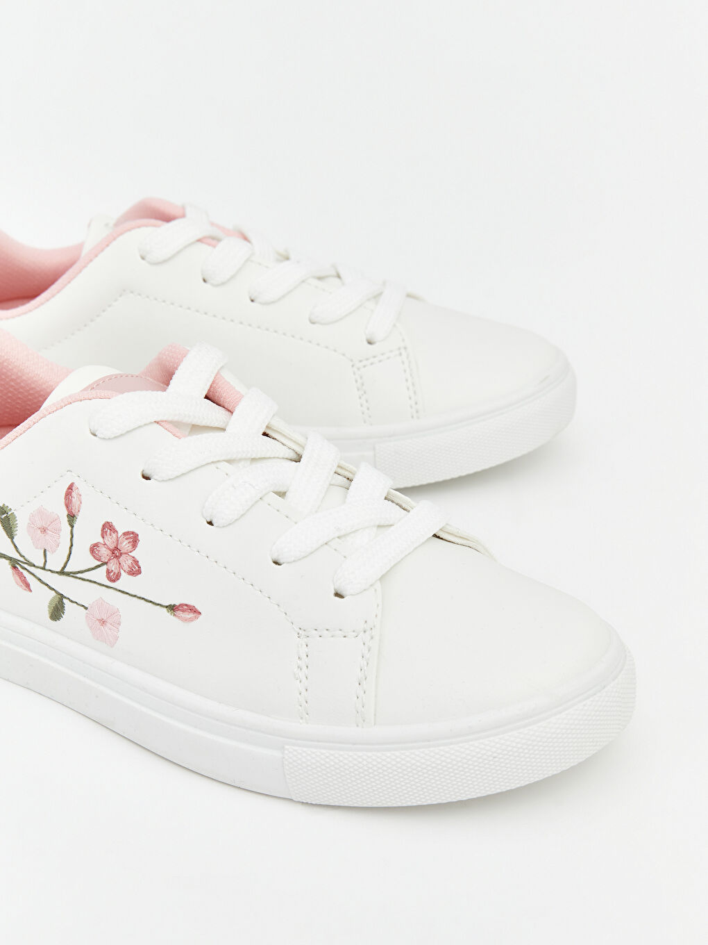Beyaz Çiçek Nakışlı Kız Çocuk Spor Ayakkabı-2