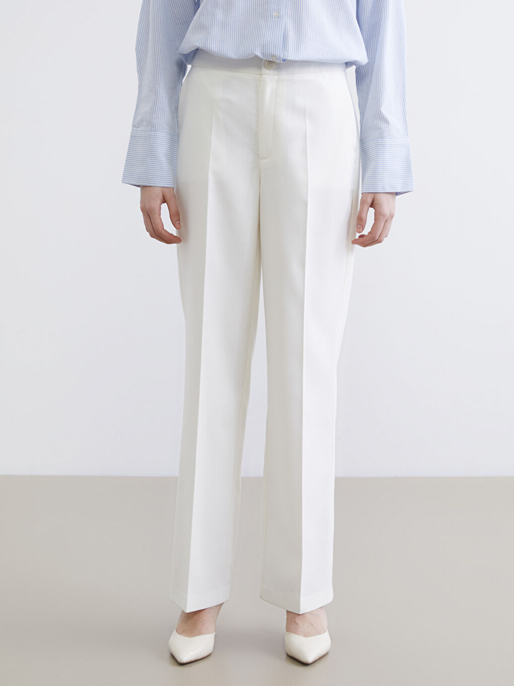 SVETLO BEŽ Pantalone Žena-1