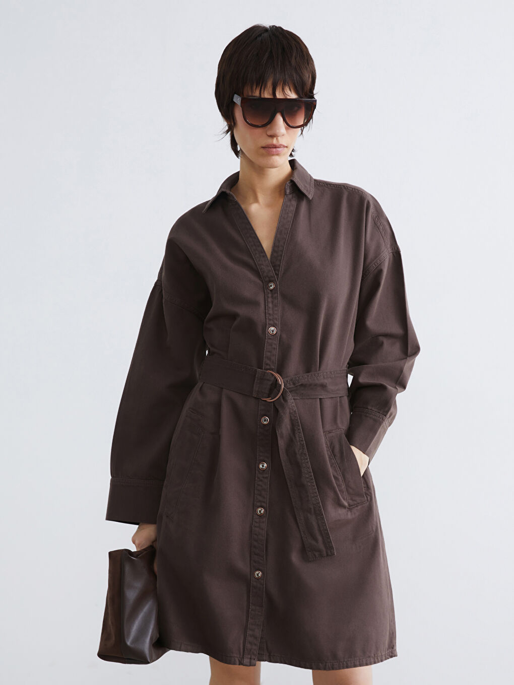 Kahverengi Gömlek Yaka Beli Kemerli Jean Elbise-1