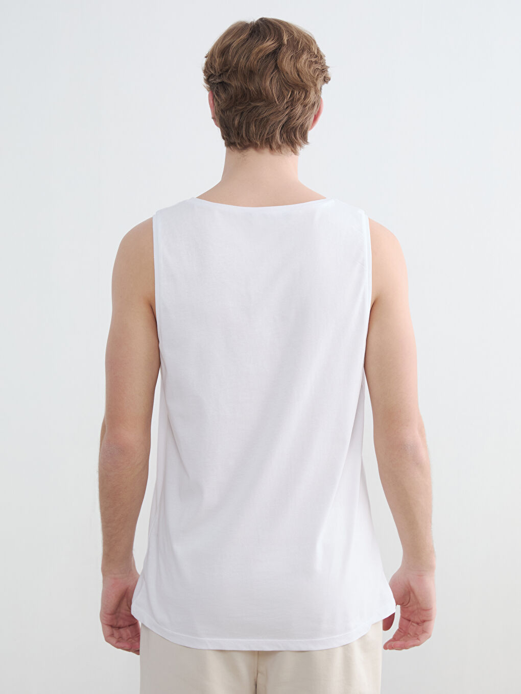 Beyaz Bisiklet Yaka Baskılı Erkek Kolsuz Tişört-3